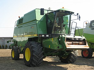 kombajni john deere 2064
