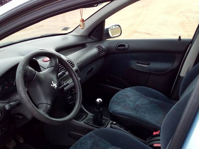 automobili peugeot 206