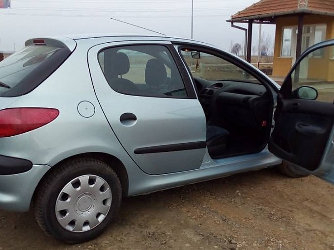 automobili peugeot 206