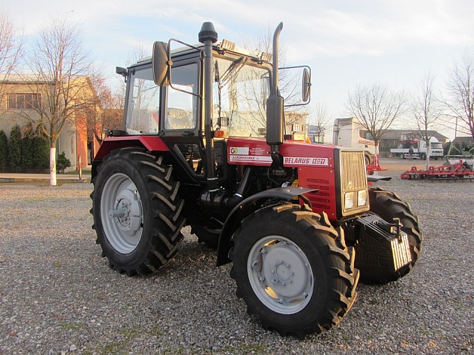traktori belarus 1021 - novo
