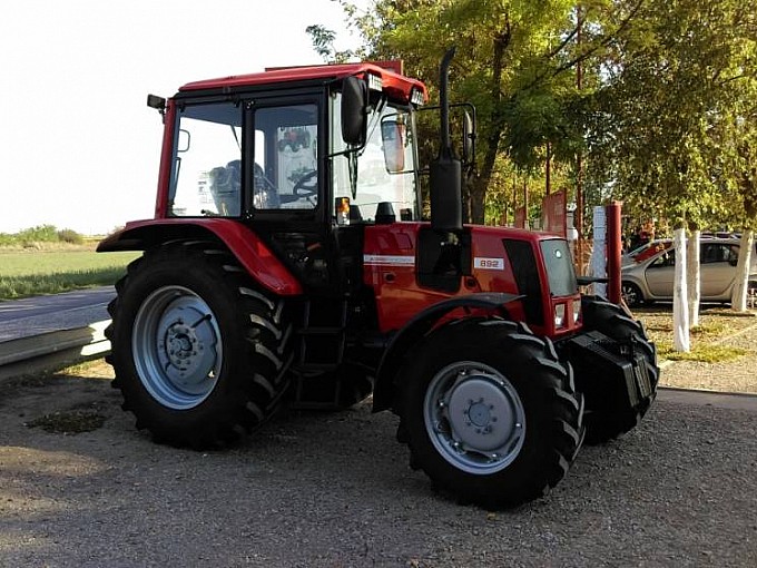 traktori belarus 892rm novi model