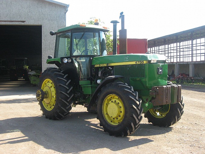 traktori john deere 4755