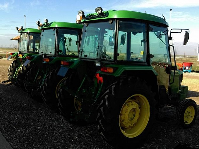 traktori john deere 5045d 