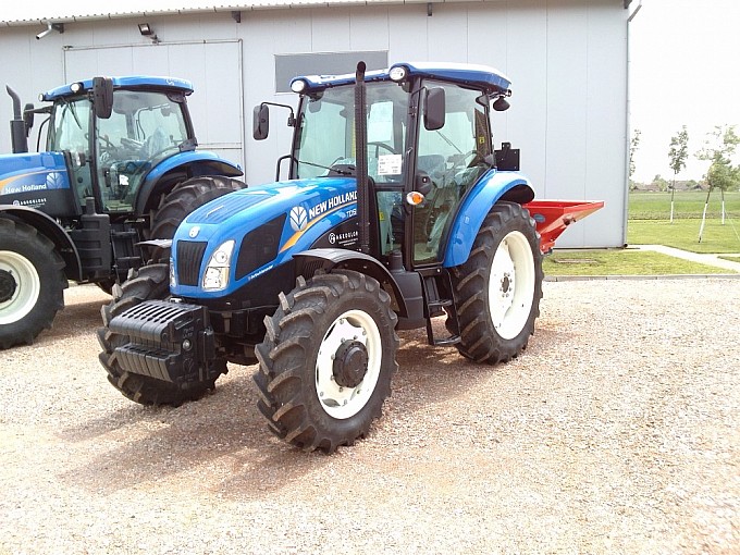 traktori new holland td590