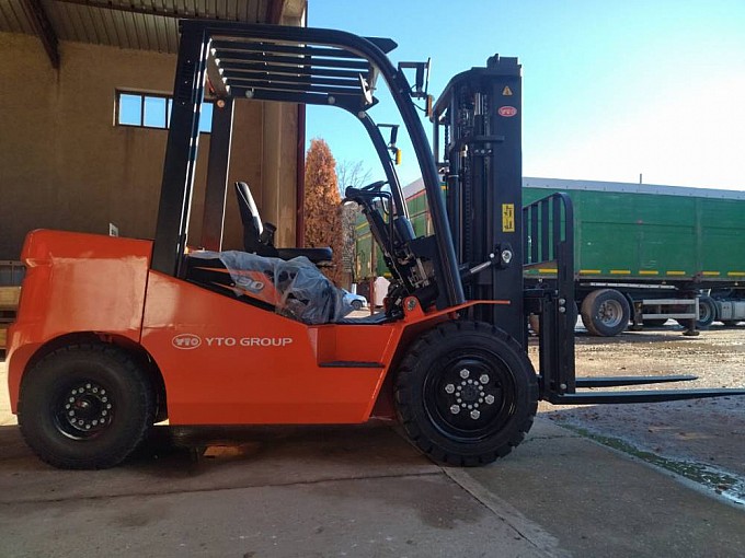 utovarivaci yto cpcd 30