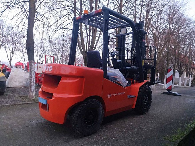 utovarivaci yto cpcd 30